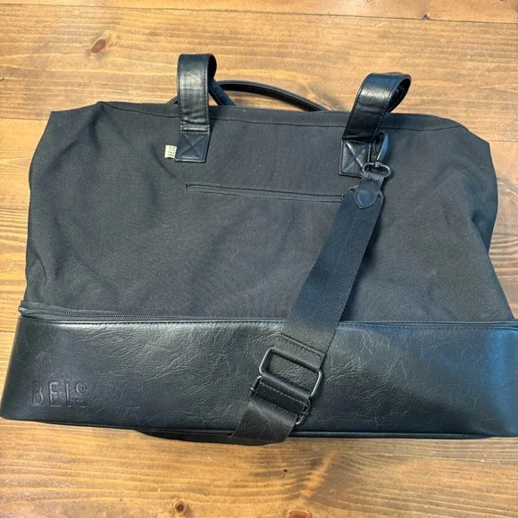 BEIS The Original Weekender Black Travel Bag Luggage Carry-On Vacation - Picture 1 of 11